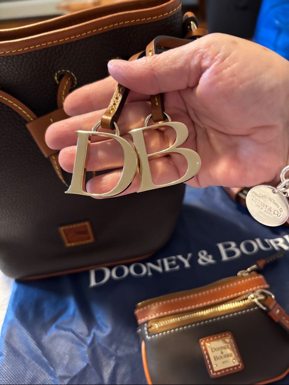 Dooney & Bourke Black Pebbled Leather Bucket Bag with Brown Trim and Coin Pouch - Picture 2 of 11